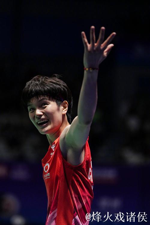 王祉怡2-1击败陈雨菲 首次夺得全运会羽毛球女单金牌 王祉怡2-1击败陈雨菲 首次夺得全运会羽毛球女单金牌